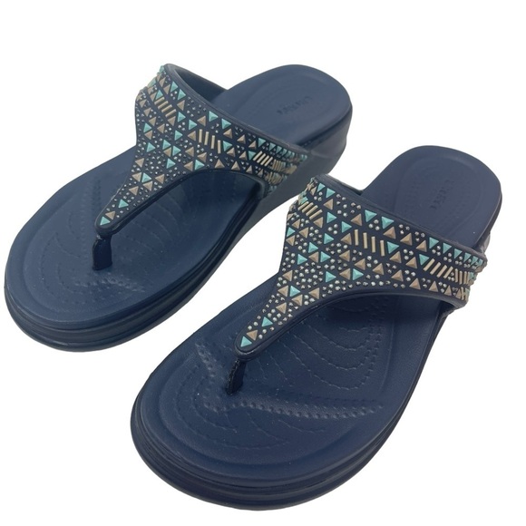 CROCS Women’s Size 6 Boca Medallion Wedge Flip Flop Sandals Navy - Picture 3 of 8